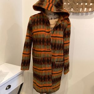 Vintage Davis of Boston size 10 patterned and wooden button jacket